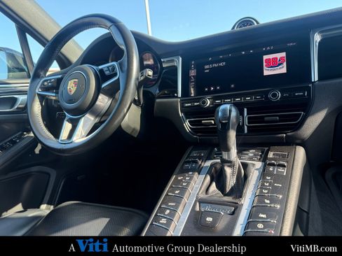 Used 2020 Porsche Macan image 32