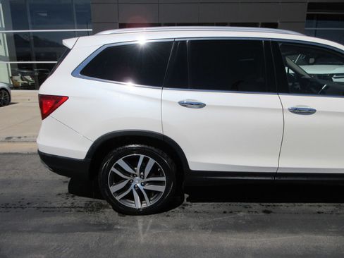 Used 2016 Honda Pilot Touring image 9