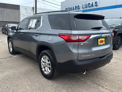 Used 2020 Chevrolet Traverse LT w/ Driver Confidence II Package AWD/4WD image 7