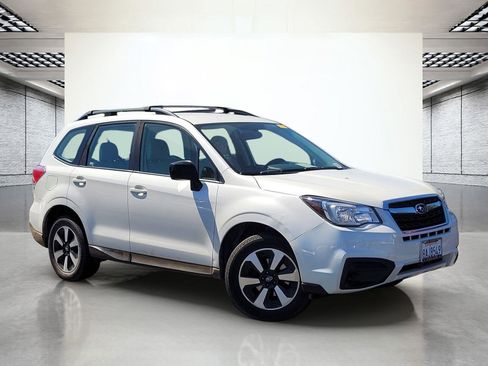 Used 2017 Subaru Forester 2.5i w/ Alloy Wheel Package AWD/4WD image 2