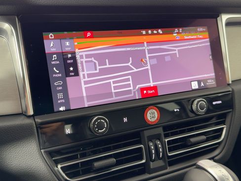 Certified 2026 Porsche Macan AWD/4WD image 24