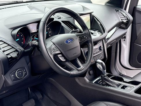 Used 2019 Ford Escape Titanium image 4