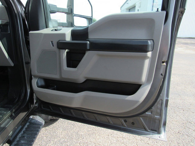 Used 2018 Ford F550 2WD Regular Cab Super Duty w/ Power Equipment Group image 13