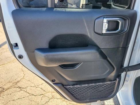 Used 2021 Jeep Wrangler Unlimited Sahara AWD/4WD image 19