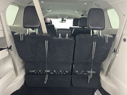 Used 2024 Chrysler Pacifica Touring-L FWD image 18