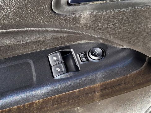 Used 2016 GMC Canyon SLE image 4