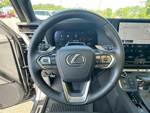 Used 2024 Lexus GX 550 w/ Cold Area Package AWD/4WD image 18