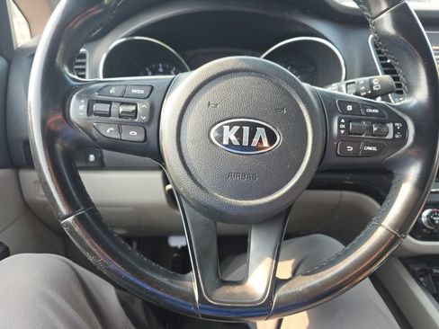 Used 2019 Kia Sedona EX FWD image 9