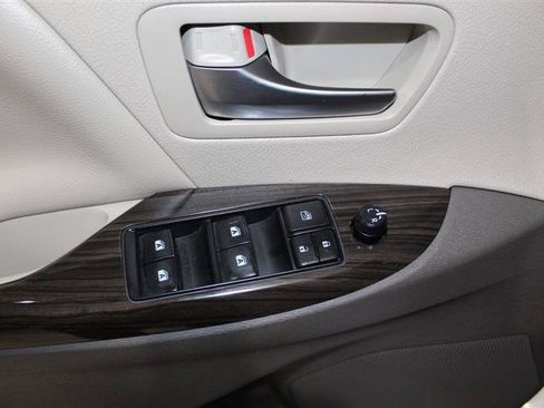 Used 2020 Toyota Sienna XLE AWD/4WD image 23
