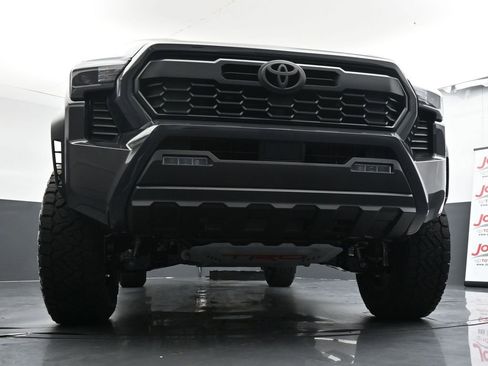 Used 2025 Toyota Tacoma TRD Off-Road image 31