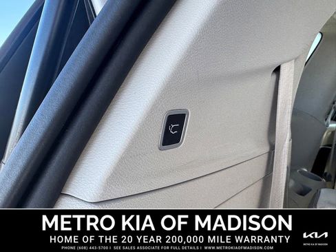 Used 2017 Chrysler Pacifica Touring-L image 31