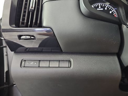 Used 2025 Nissan Pathfinder S FWD image 24
