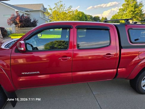Used 2015 Toyota Tacoma 4x4 Double Cab w/ TRD Sport Package image 3