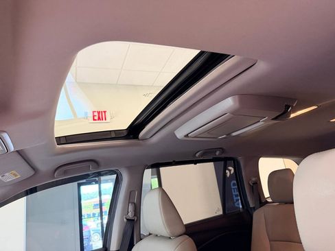 Used 2021 Honda Pilot Touring image 21