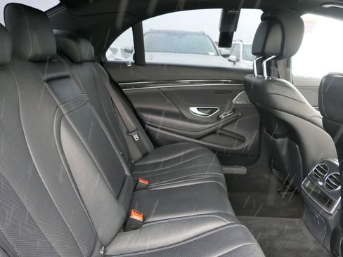 Used 2017 Mercedes-Benz S 550 Sedan image 24