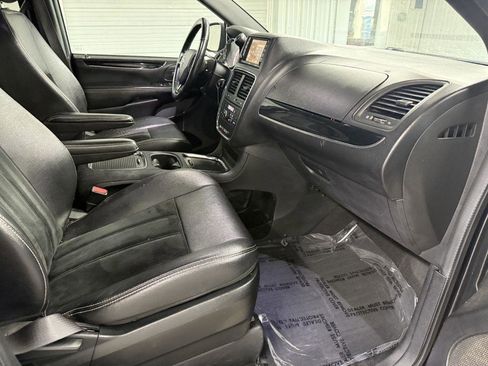 Used 2017 Dodge Grand Caravan SXT w/ Driver Convenience Group image 35