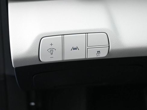 Used 2023 Hyundai Elantra Limited FWD image 16