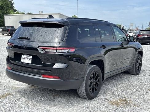 Used 2025 Jeep Grand Cherokee L Laredo RWD image 3