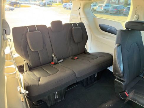 Used 2019 Chrysler Pacifica Touring Plus w/ Advanced Safetytec Group image 17