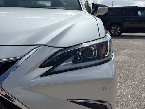 Used 2025 Lexus ES 350 w/ Premium Package FWD image 9