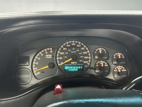 Used 2001 Chevrolet Silverado 1500 LS w/ Off-Road Chassis Pkg AWD/4WD image 24