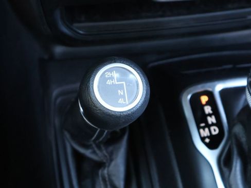 Used 2025 Jeep Gladiator Sport AWD/4WD image 7
