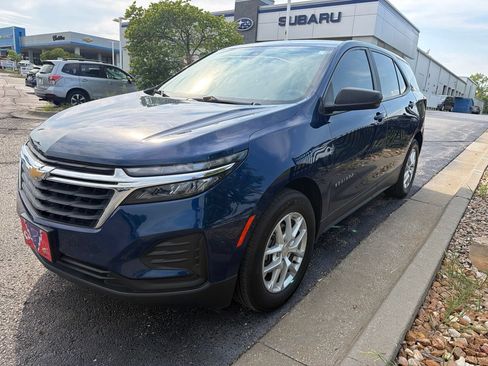 Used 2022 Chevrolet Equinox LS FWD image 2