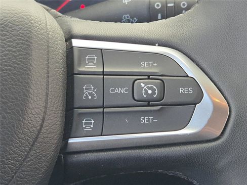 Certified 2025 Jeep Compass Limited image 35