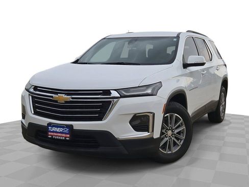 Certified 2023 Chevrolet Traverse LT FWD image 1