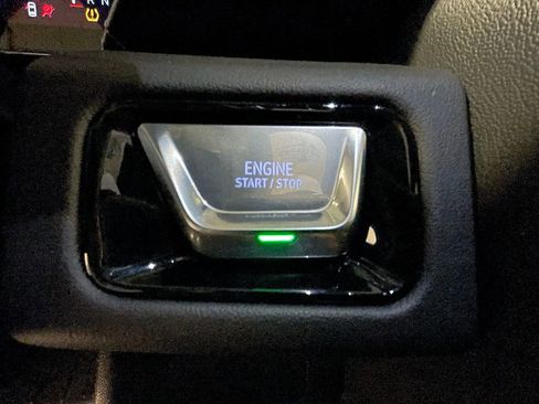 Used 2025 GMC Yukon XL Denali image 33