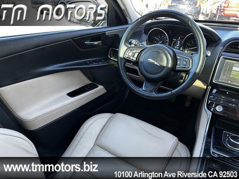 Used 2017 Jaguar XE Prestige image 12