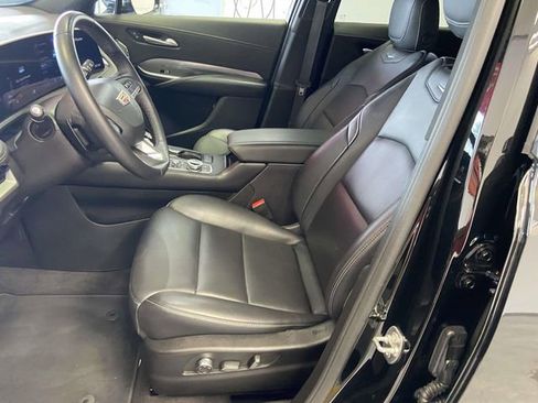 Used 2025 Cadillac XT4 Premium Luxury image 17