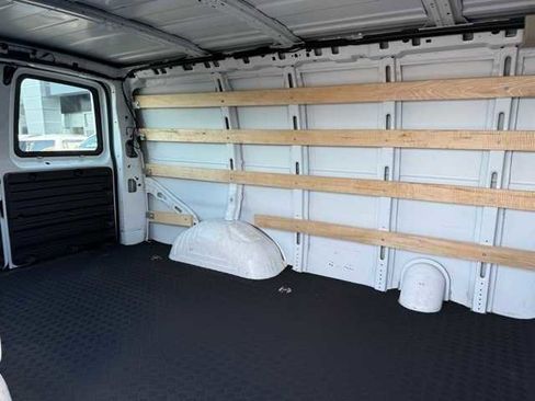 Used 2024 GMC Savana 2500 w/ Driver Convenience Package image 12