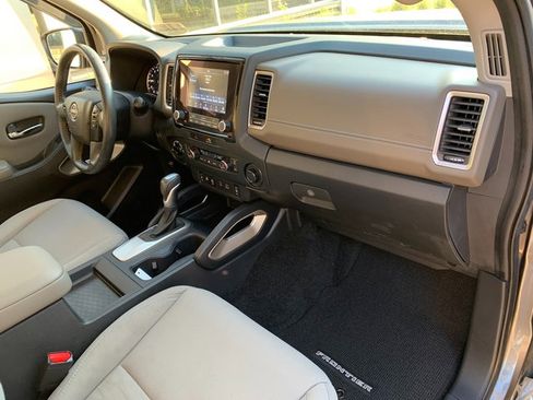 Used 2022 Nissan Frontier SV AWD/4WD image 10