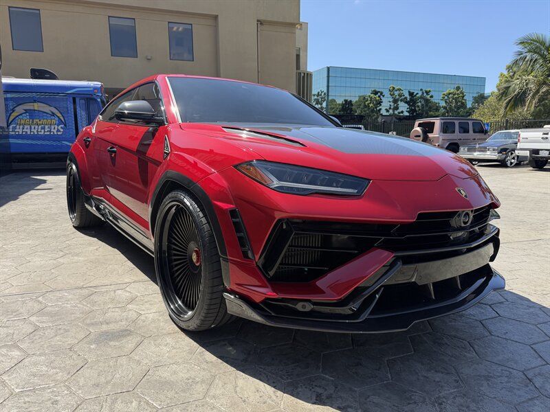 Used 2024 Lamborghini Urus Performante AWD/4WD image 4