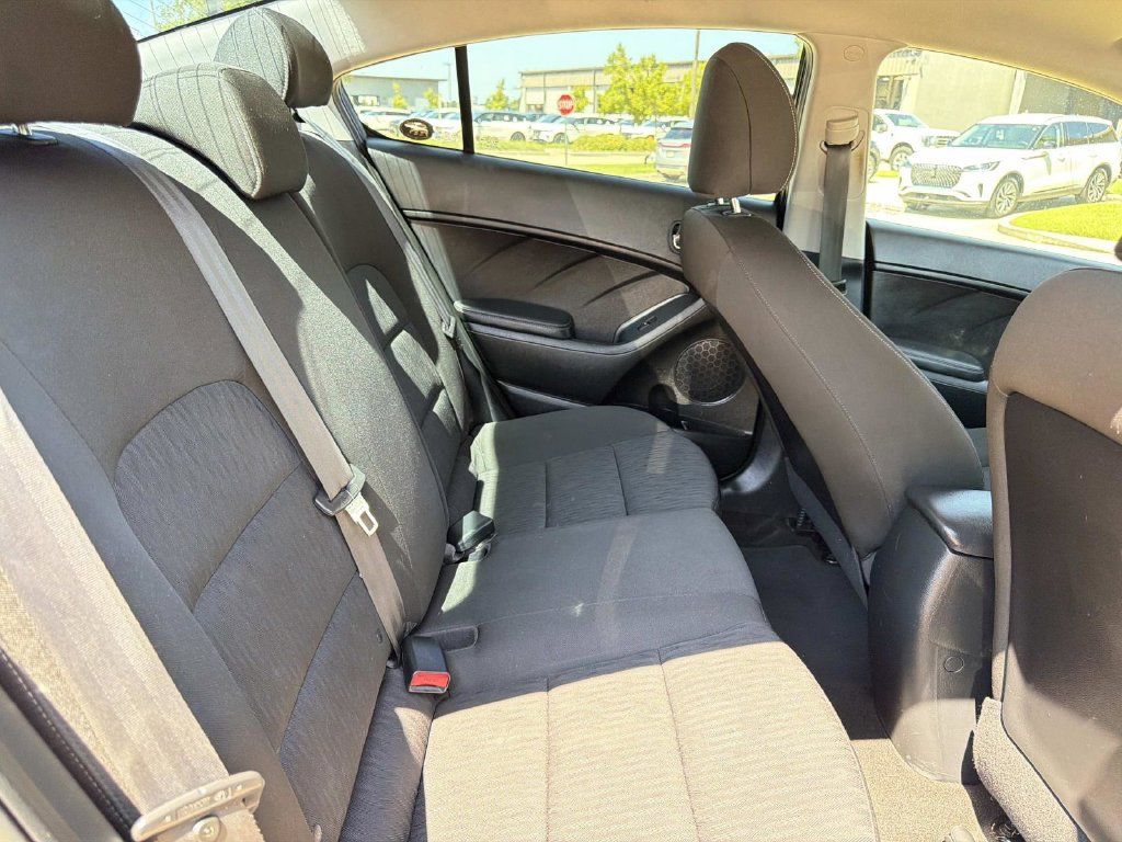 Used 2016 Kia Forte LX FWD image 9