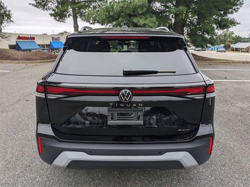 New 2025 Volkswagen Tiguan S image 5
