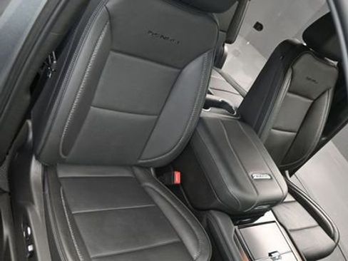 Used 2025 GMC Yukon XL Denali AWD/4WD image 17
