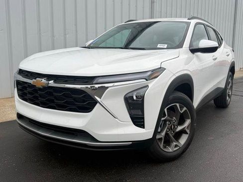 New 2026 Chevrolet Trax LT FWD image 1
