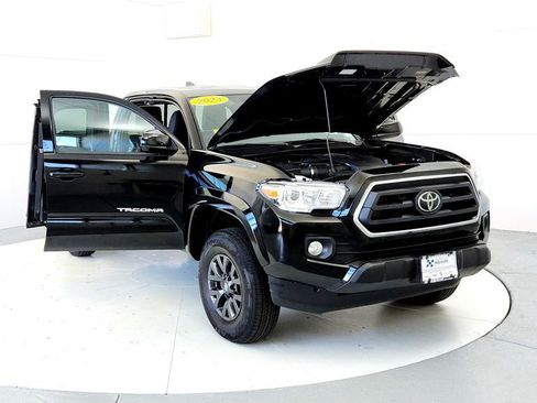 Used 2023 Toyota Tacoma SR5 AWD/4WD image 9