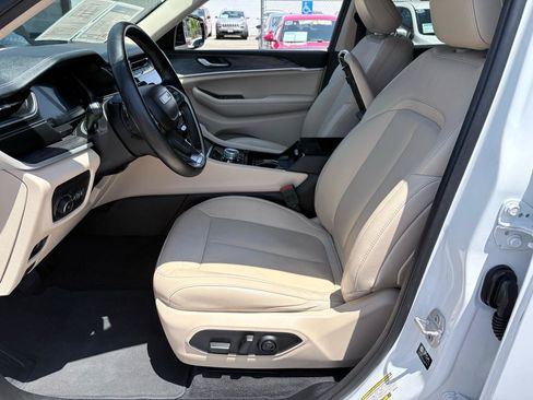 Used 2022 Jeep Grand Cherokee L Limited AWD/4WD image 24