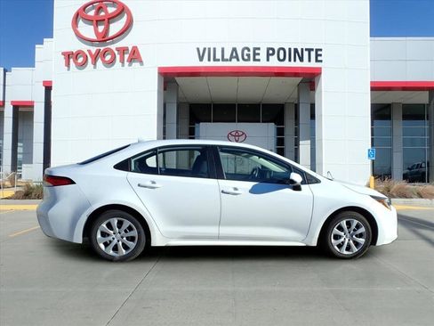 Used 2023 Toyota Corolla LE image 5
