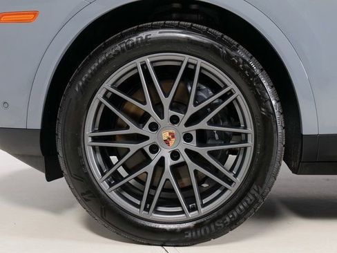Certified 2026 Porsche Cayenne AWD/4WD image 33