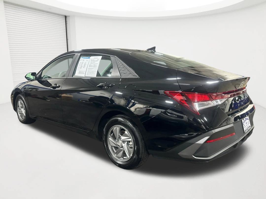 Used 2026 Hyundai Elantra SE FWD image 7