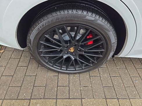 Used 2023 Porsche Cayenne GTS image 12