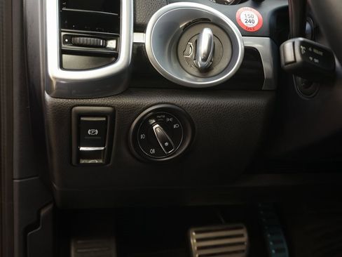 Used 2017 Porsche Cayenne S image 27