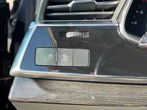 Used 2021 Audi Q8 Premium Plus AWD/4WD image 23