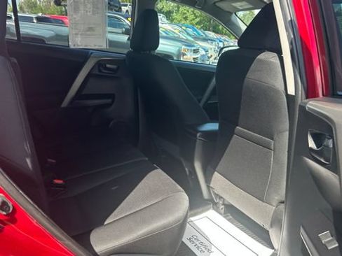 Used 2018 Toyota RAV4 LE AWD/4WD image 41