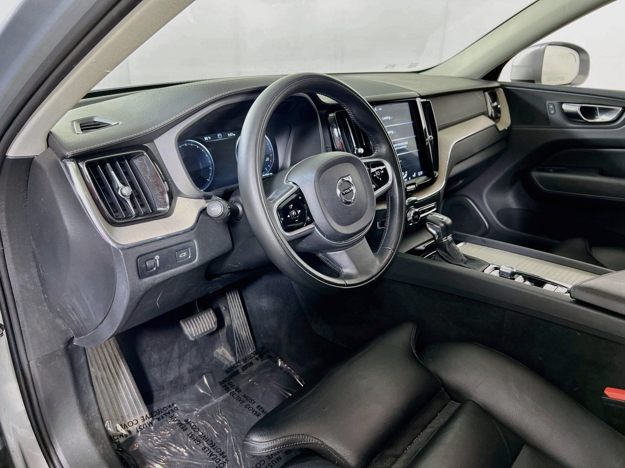 Used 2018 Volvo XC60 T5 Inscription w/ Convenience Package AWD/4WD image 9