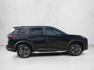 Used 2025 Nissan Rogue SV video 4